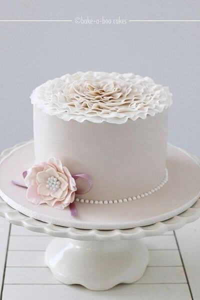 Fondant Pearl Wedding Cake - Decorated Cake by Leo - CakesDecor