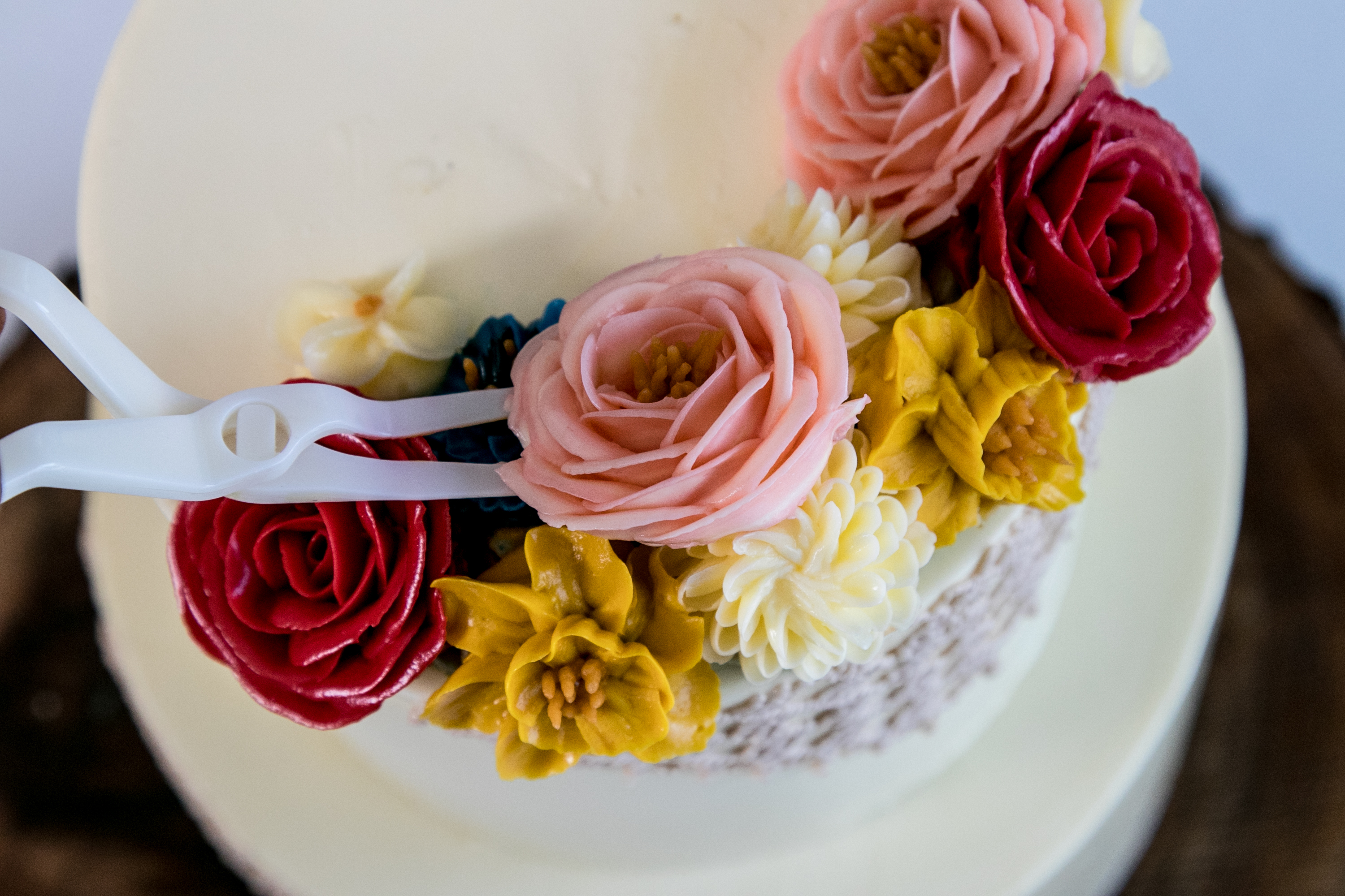 Buttercream Garden Rose Tutorial - American Cake Decorating