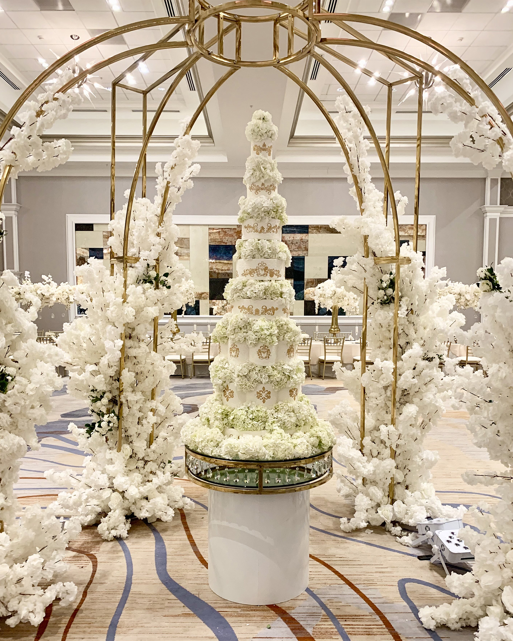 how to stack a tall cake