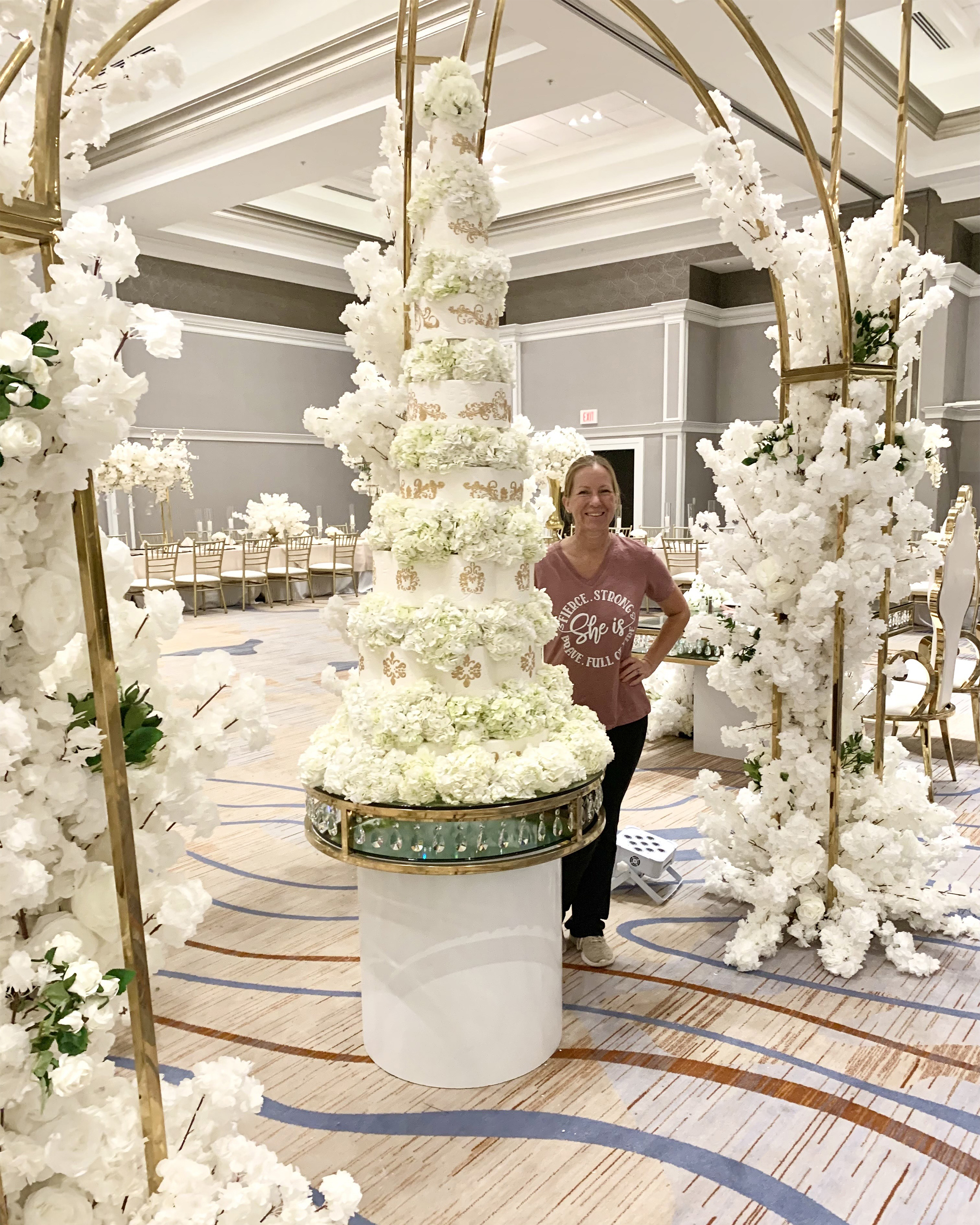 how to stack a tall wedding cake