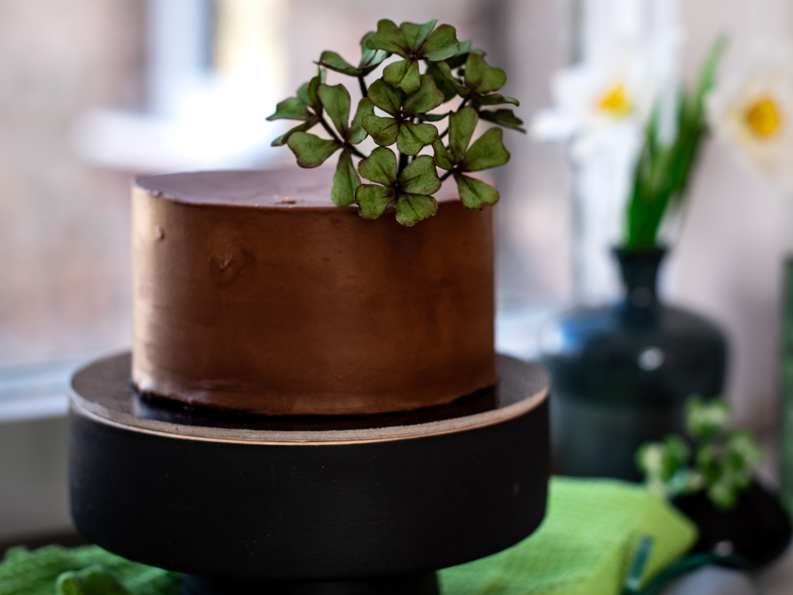 gum-paste four-leaf clover tutorial