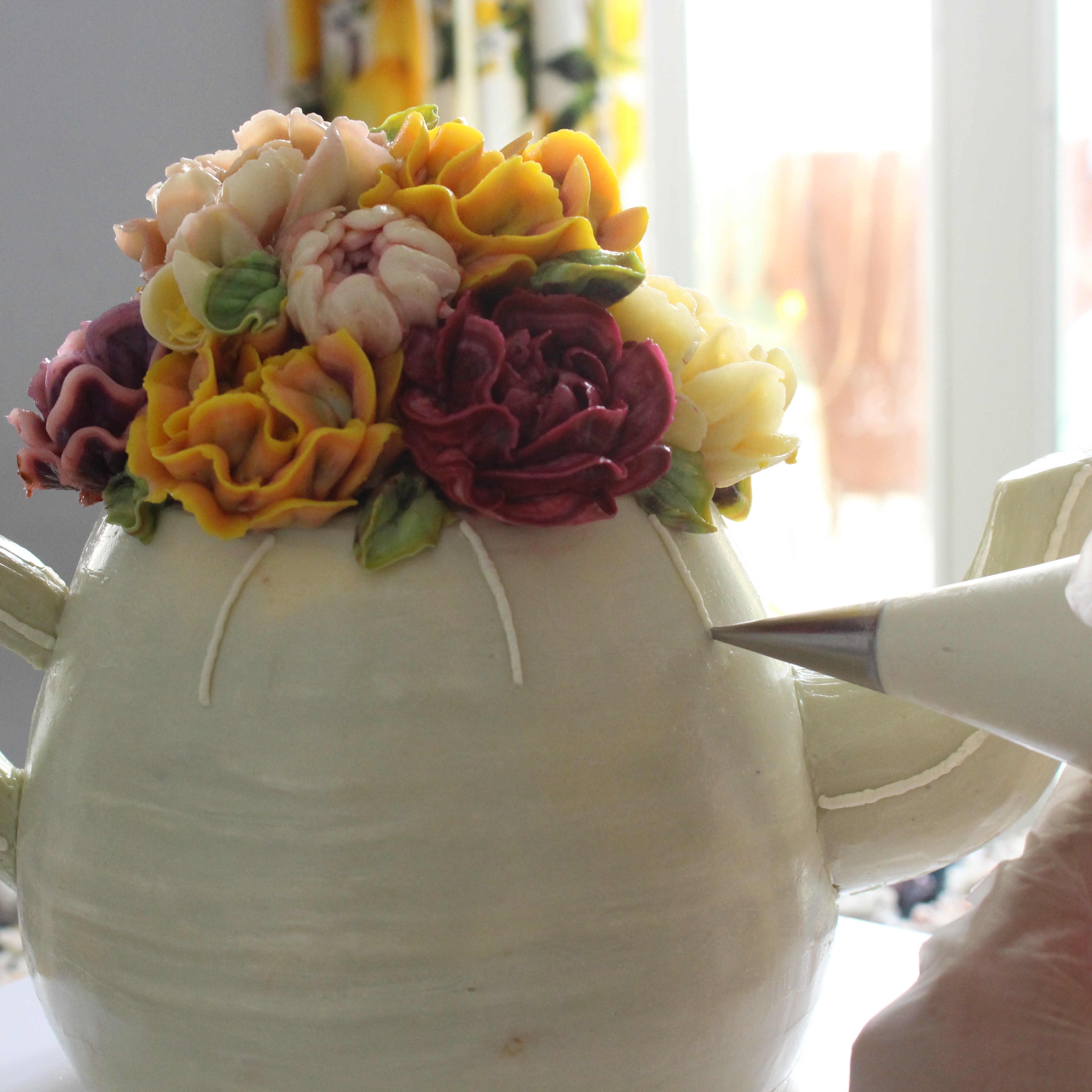 decorating buttercream teapot