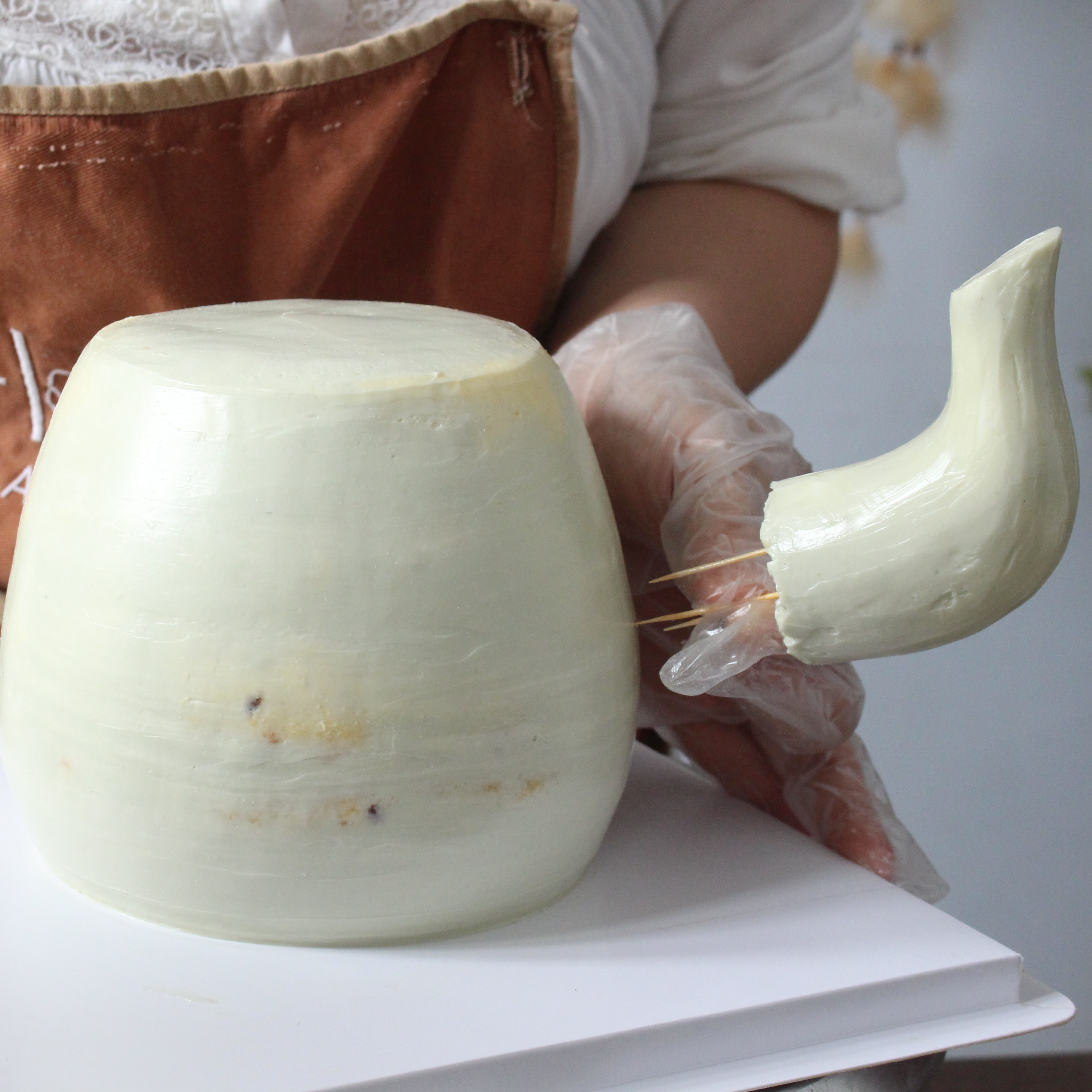 buttercream teapot spout