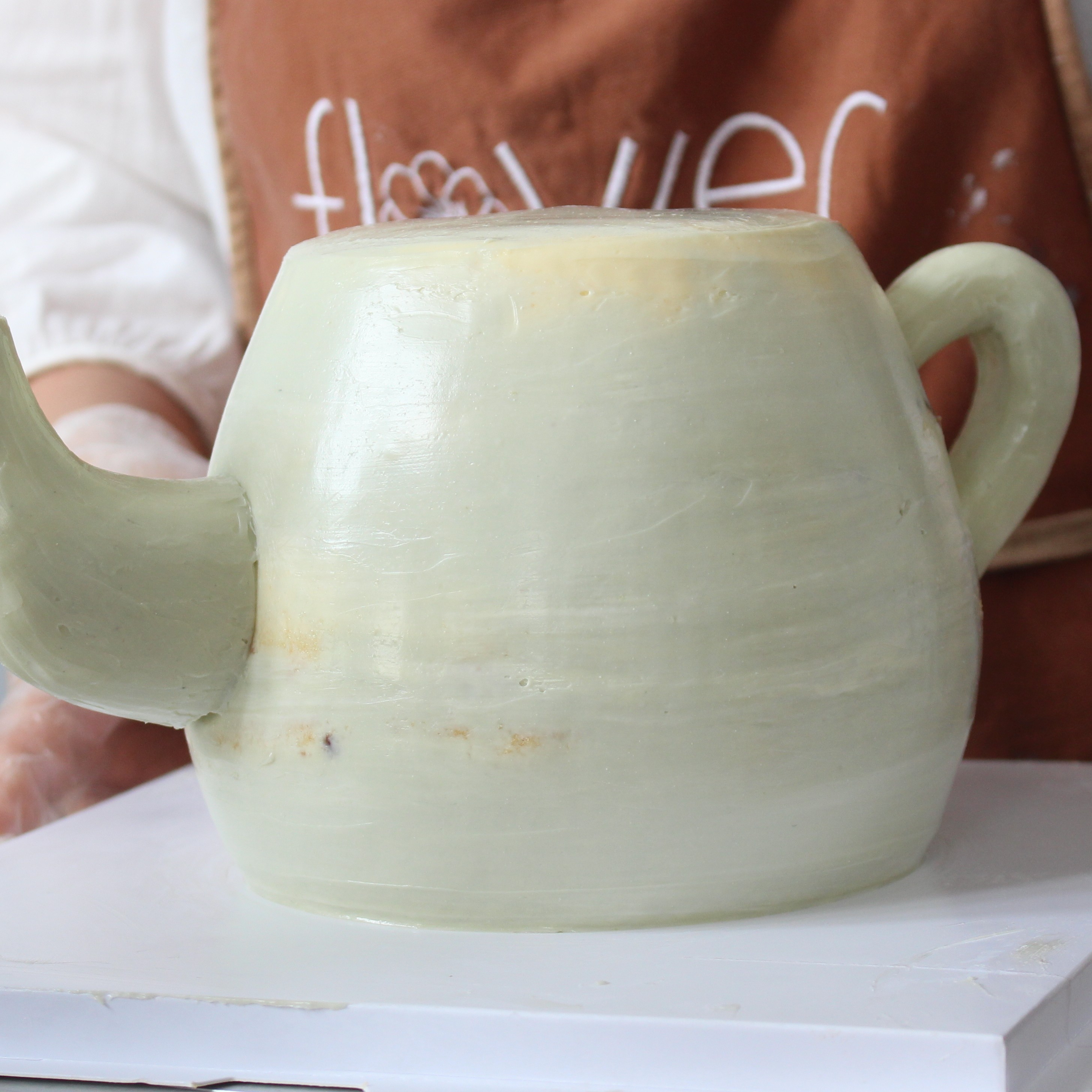 buttercream teapot spout